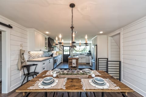 Breakfast Nook, seats 6-8