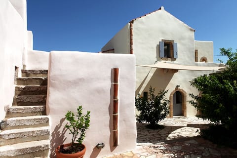 entrance and inner courtyard