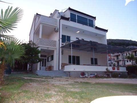 House Sisko, sea is ZERO metres from the house