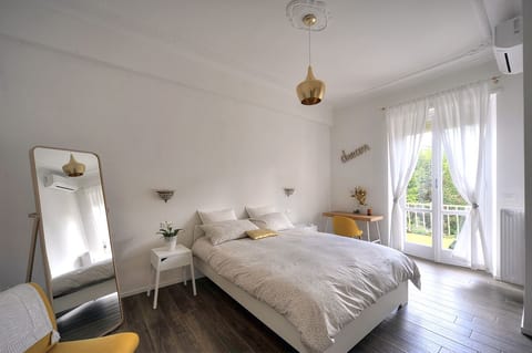 Bed room
