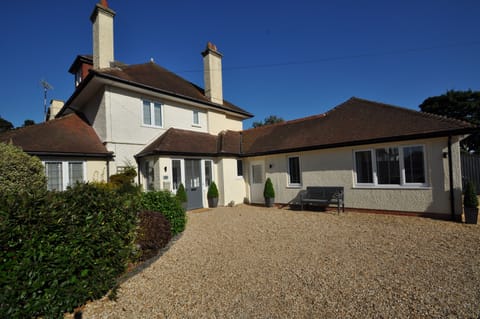 New contemporary ground floor garden apartment for up to 6 people, near beach