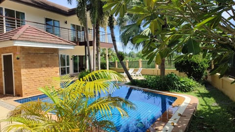 Welcome to our 💕 villa in Khao Lak! 4 Bedrooms, all with en suite bathroom.