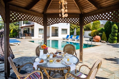 Highspeed WI-FI, BBQ, Prv Swimming Pool,Stunning View, Best for Working remotely