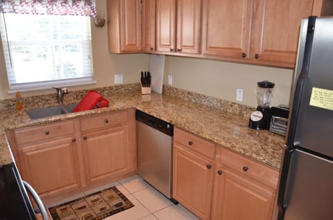 Kitchen Breakfast Bar, Granite, 2 Bar Stools, Microwave, Stove, Frig, Dishwasher