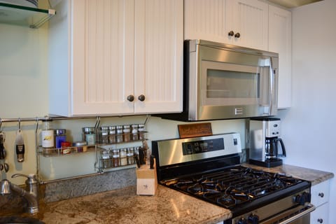 Stainless Steel Appliances and granite countertops