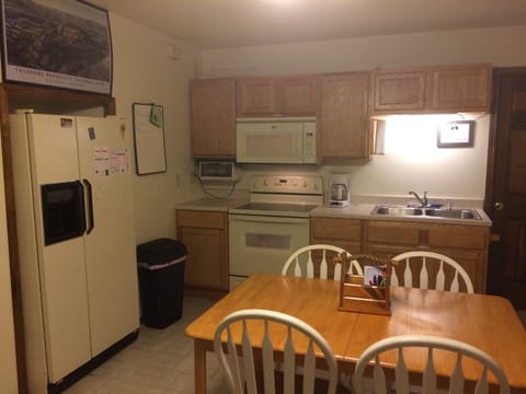 Kitchen, Stove, Microwave, Sink, Toaster Oven, Coffee Maker, Refrigerator, Table