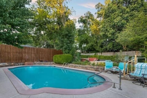 Large swimming pool! So nice!