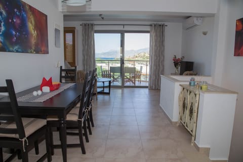 Upper level dining/living room (and view!)