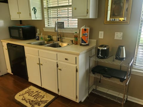 Kitchen area - toaster, hot pot and griddle