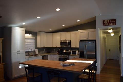 Kitchen with all the appliances and gadgets (big & small) that you need 