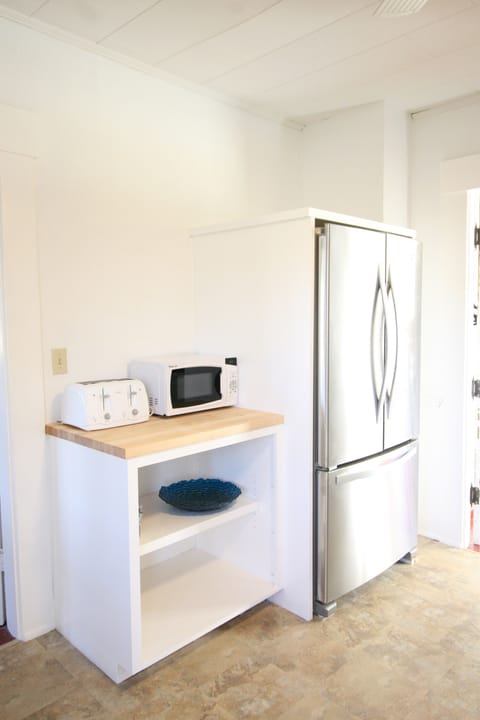 Kitchen - Bright, Clean and Pleasant to Cook In