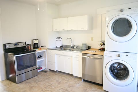 Kitchen - Everything is Brand Spanking New!