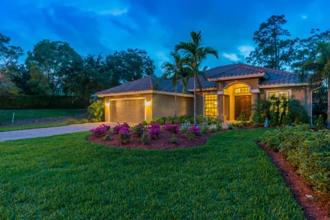 Your Tropical Vacation Getaway Home awaits!