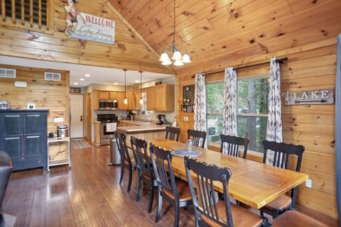 Dining Area with Seating for 10