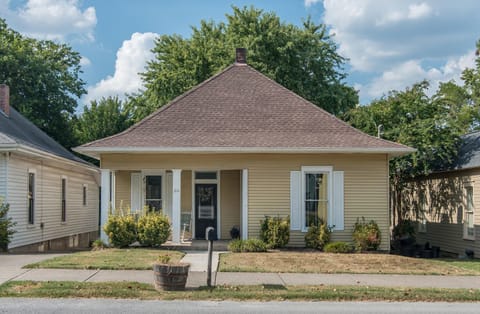 Beautiful, historic home in walking distance to Downtown Historic Franklin.  