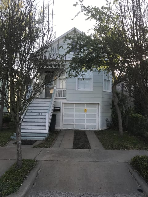 Off street parking in driveway