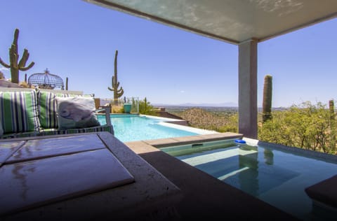 OMG! Pool and Spa with amazing views !
(spa & pool heat included in rental fee)