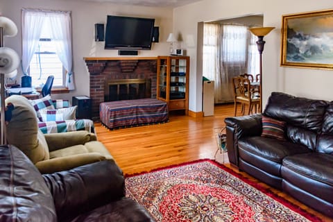 Living room with 7-point stereo system.