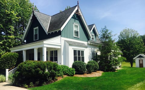 Harbor Springs Living