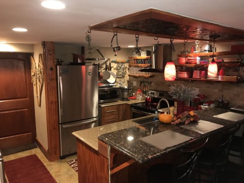 Gourmet Kitchen - NEW full size appliances for baking and cooking, heated floor!