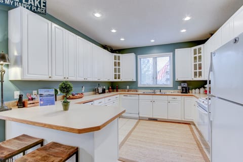 Clean and ample room for many chefs