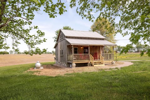 Cozy, Country Cabin near Nashville, TN. 