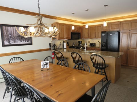 Kitchen & Dining Area
