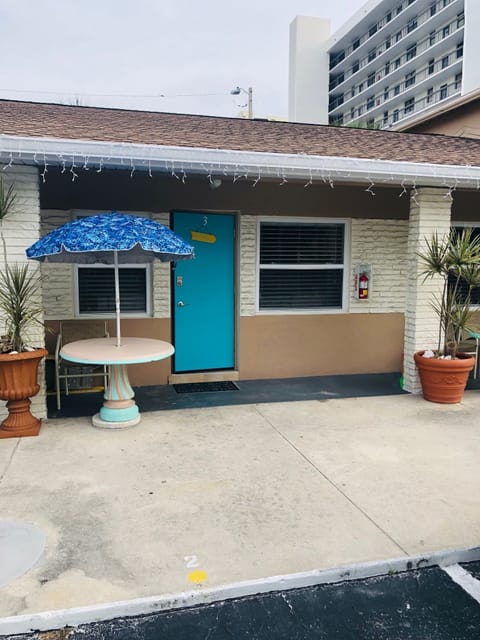PRIVATE PATIO TABLE FOR MORNING COFFEE OR A GLASS OF MERLOT AND A NICE NOVEL. 