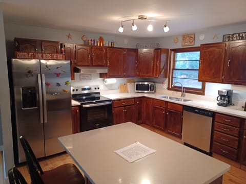 All NEW Appliances, with ice maker and filtered water dispenser. 