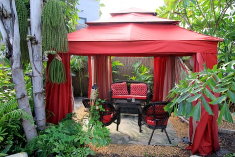 Welcome to your tropical getaway!