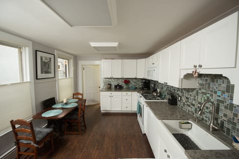 Modern brand new kitchen with all ammenities