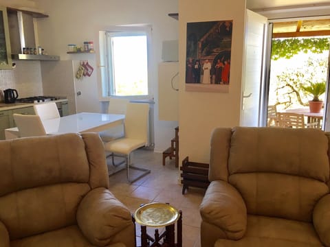 Living to kitchen & alfresco dining area