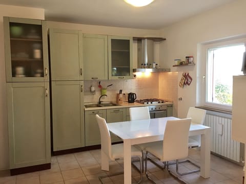Fully self contained modern kitchen with dishwasher