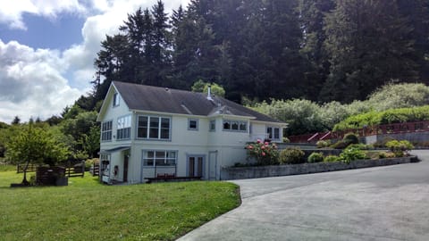 Farm House with great views all around!