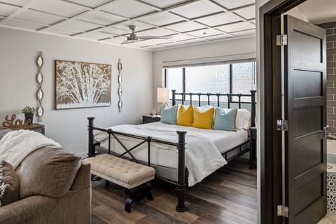 Cal King, Memory foam mattress, firm & soft pillows