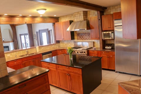 Fully equipped kitchen with huge fridge! 