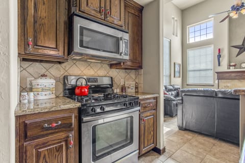 Gas range, microwave 