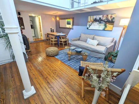 Spacious Loft with Floor to Ceiling Windows