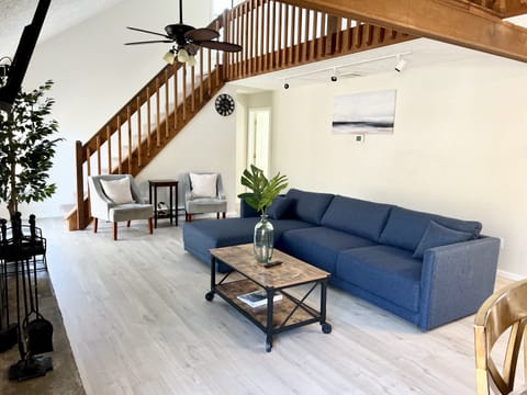 Main Living Room (1)