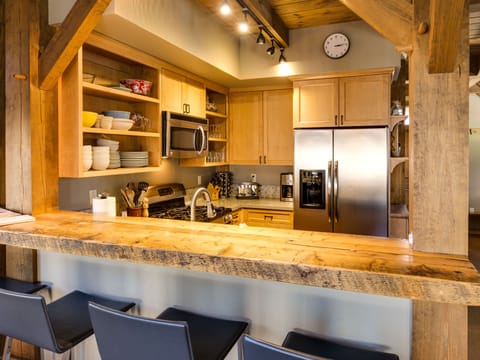 Counter top bar to kitchen