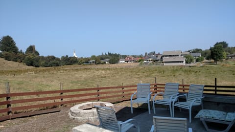 Fire pit for fun and relaxing evenings!