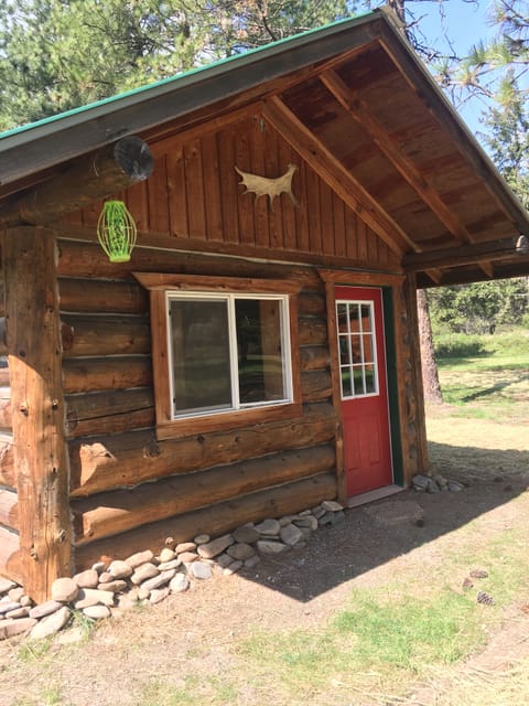 Rustic Log cabins with gas heat