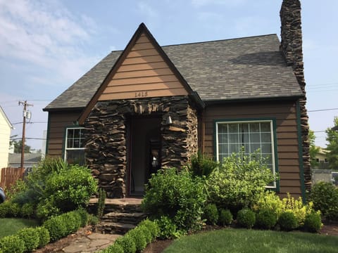 Front of Jefferson Garden Cottage.  