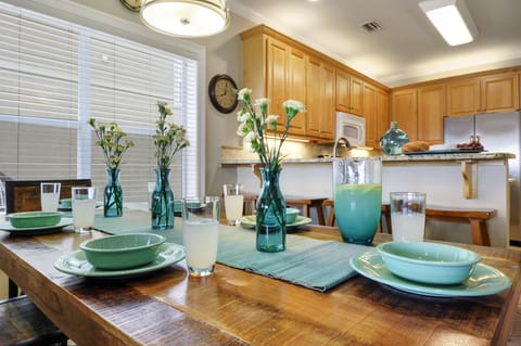 Dining room with seating for 6 plus 4 at the bar as well as kids table for 4. 