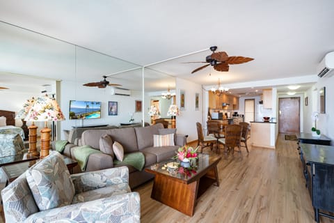 Lauloa 204 Open living space