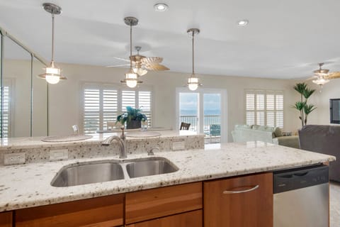 Islander 4004 - From kitchen granite top breakfast nook facing the ocean
