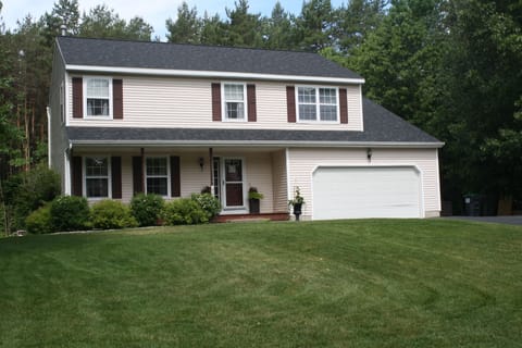 Beautifully maintained front yard with sprinkler system