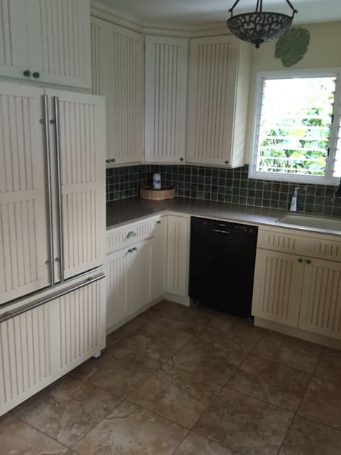 The kitchen has room for several cooks!