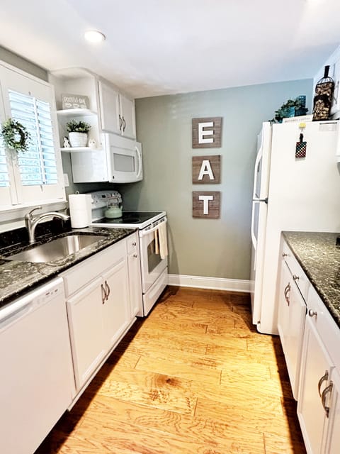 Fully equipped and stocked kitchen 