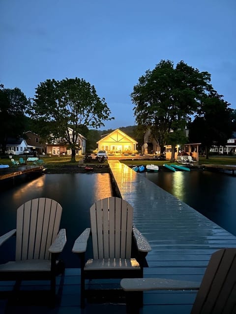 Welcome to Mott's Lakefront Landing!